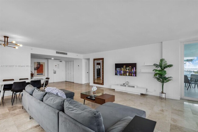 Foto del edificio - 5101 Collins Ave