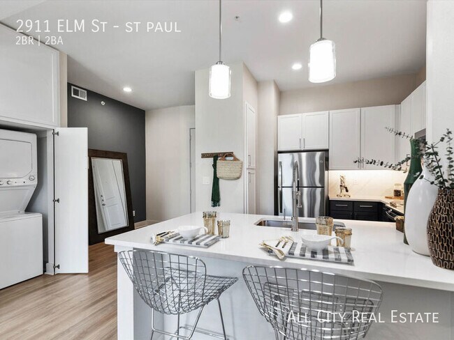 Building Photo - 2911 Elm St