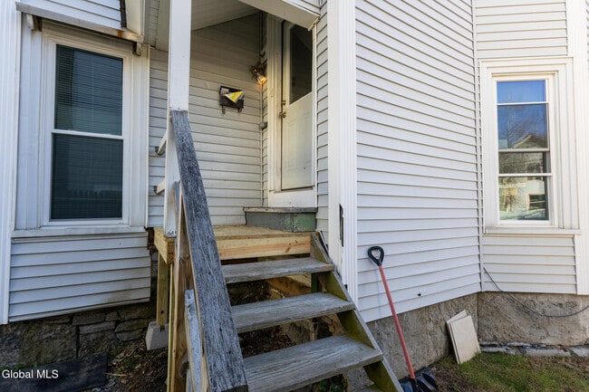 Building Photo - 104 Lawrence St