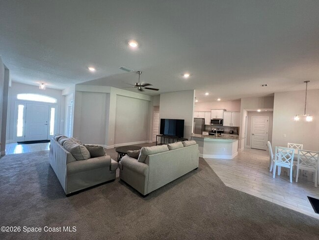 Foto del edificio - 8752 Waterstone Blvd