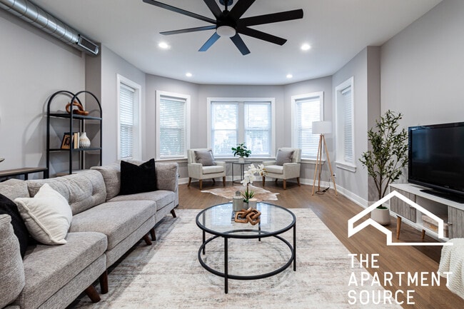 Building Photo - 2641 W Carmen Ave