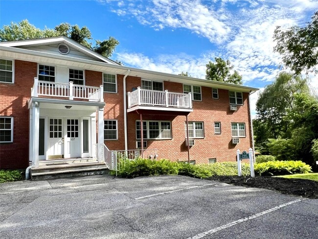 Building Photo - 107 Nottingham Rd