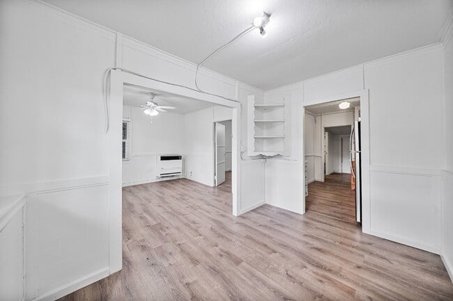 Building Photo - North Park - Detached Bungalow 1 bed / 1 b...