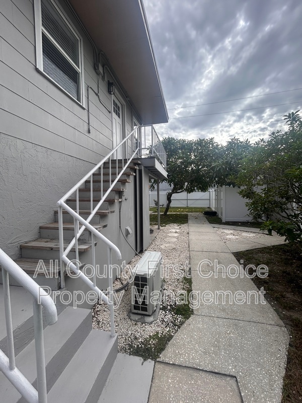 Building Photo - 2511 1/2 55th Ave N