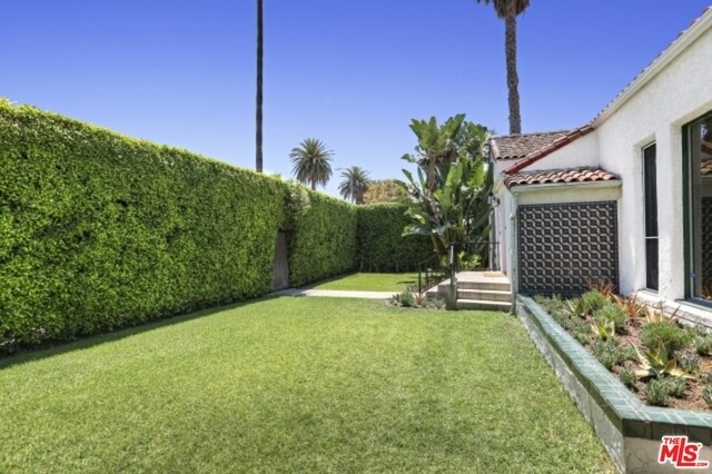 Foto del edificio - 465 N Crescent Heights Blvd