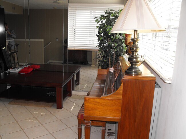 Building Photo - 1590 Le Baron Ave