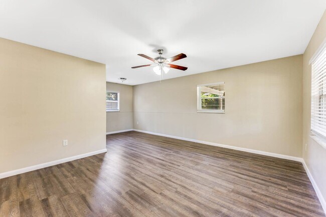 Foto del edificio - 5613 Huber Dr