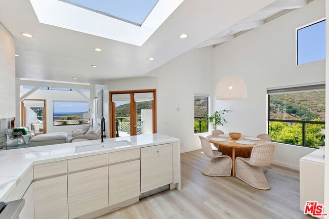 Foto del edificio - 2919 Valmere Dr