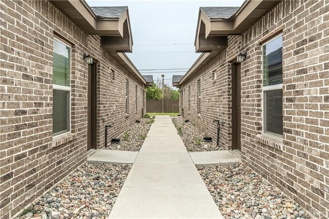Building Photo - 6903 Venus Dr