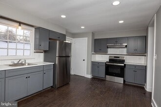 Building Photo - 6192 Lower York Rd