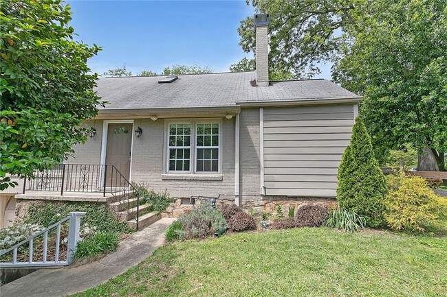 Building Photo - 1619 Sylvan Rd SW
