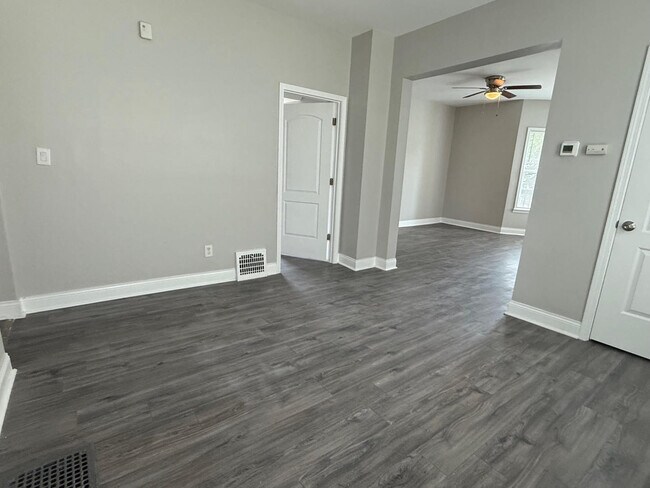Foto del edificio - 7436 S Langley Ave