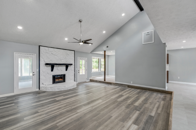 Building Photo - 195 White Oak Way