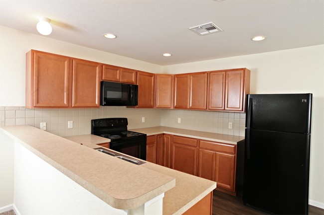 Building Photo - 704 Cottonwood Crossing DR