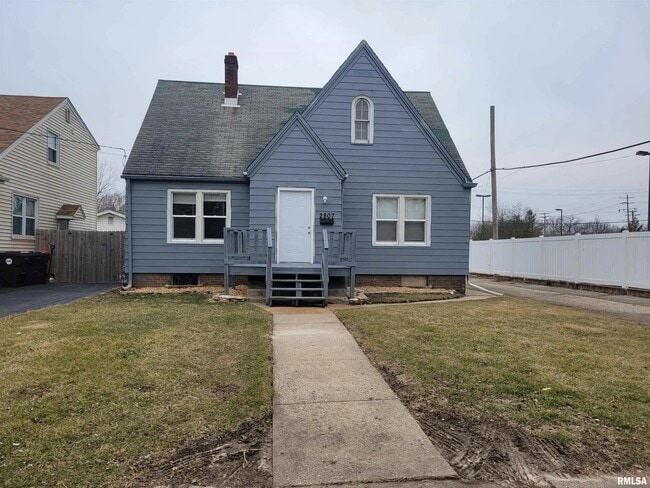 Building Photo - 2807 N Dechman Ave