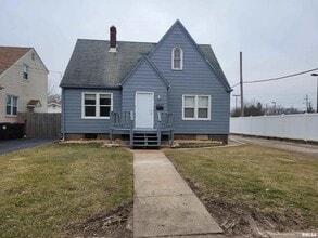 Building Photo - 2807 N Dechman Ave
