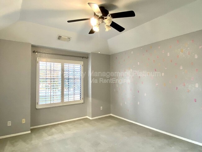 Building Photo - 672 W Ellery Ave