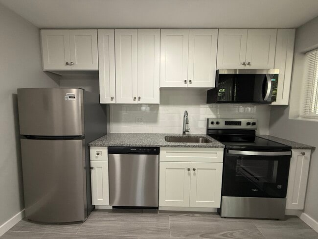 Building Photo - 565 Hyde Park Ave