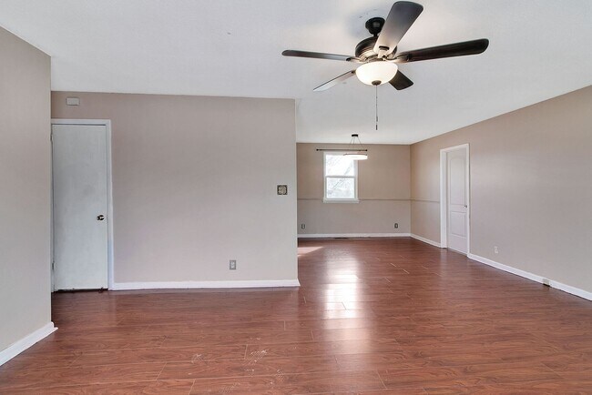 Foto del edificio - 729 Welsey Dr (FOR RENT)