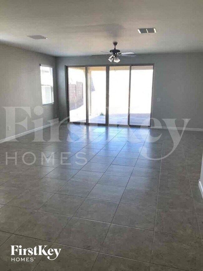 Foto del edificio - 29490 W Mitchell Ave