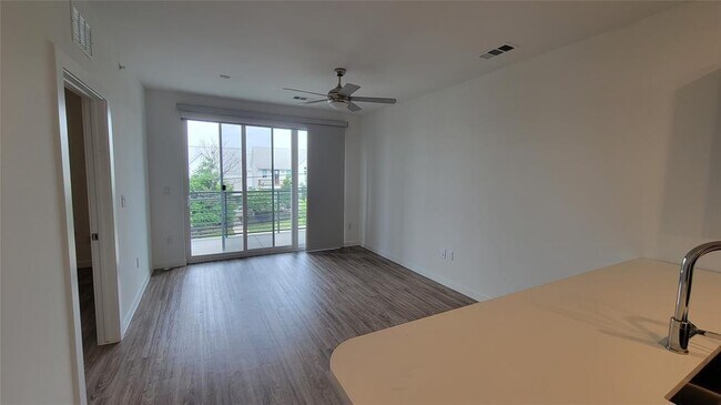 Foto del edificio - 4801 Springdale Rd