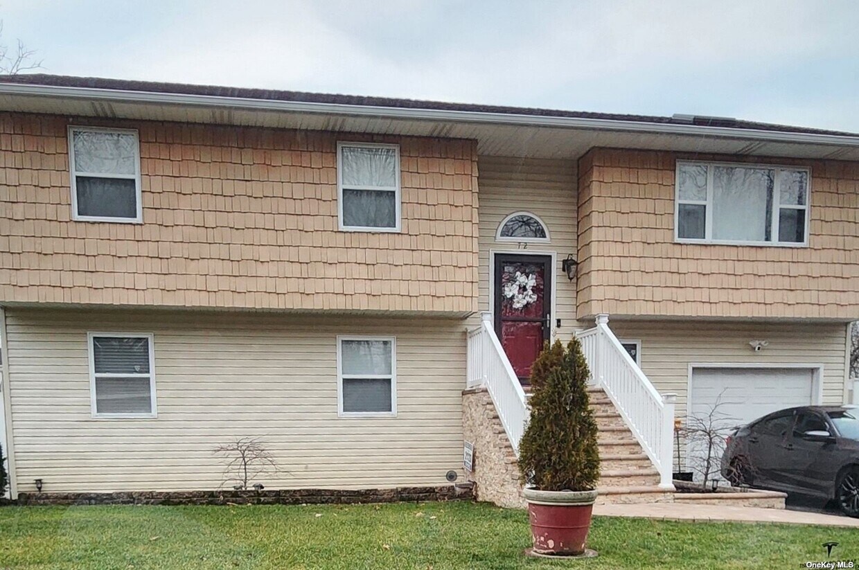 Primary Photo - 72 Hilltop Ave