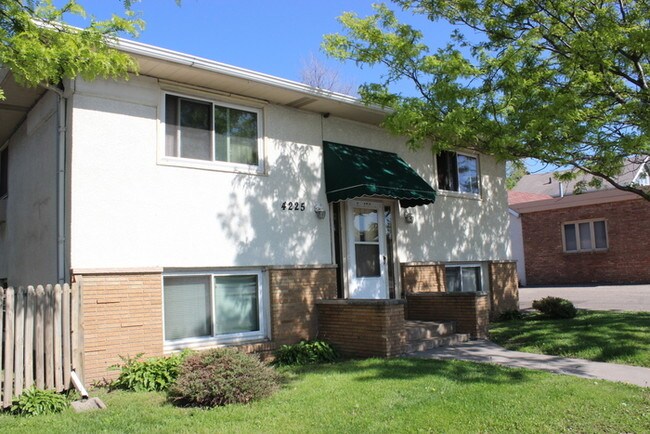 Foto del edificio - 4229 Central Ave NE