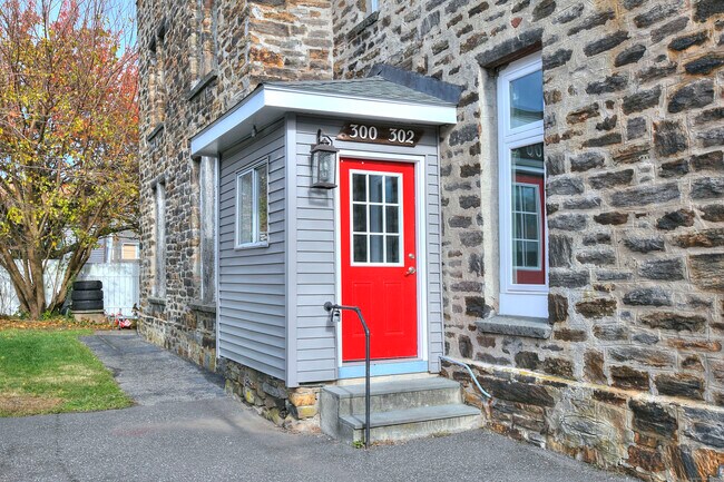 Foto del edificio - 300 Soundview Ave