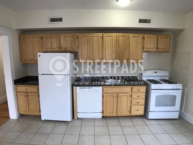 Building Photo - 4 bedroom in Brookline MA 02446