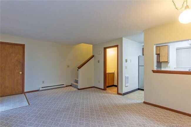 Building Photo - 6 Clearwater Ln