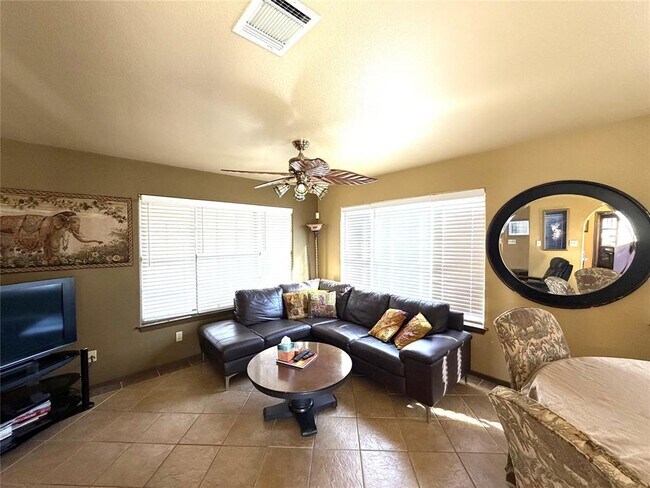 Foto del edificio - 2035 Borchert Loop