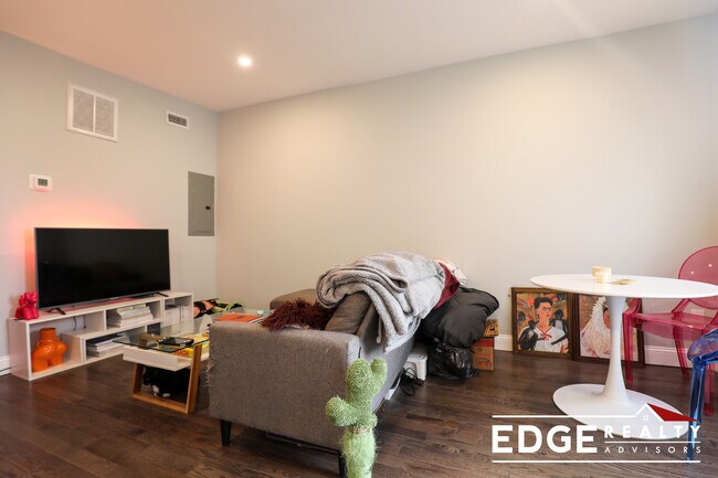 Foto del edificio - 12 Cottage St