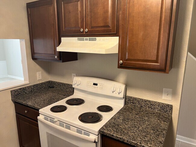 Foto del edificio - Available Now! Two-bedroom Duplex in Socas...