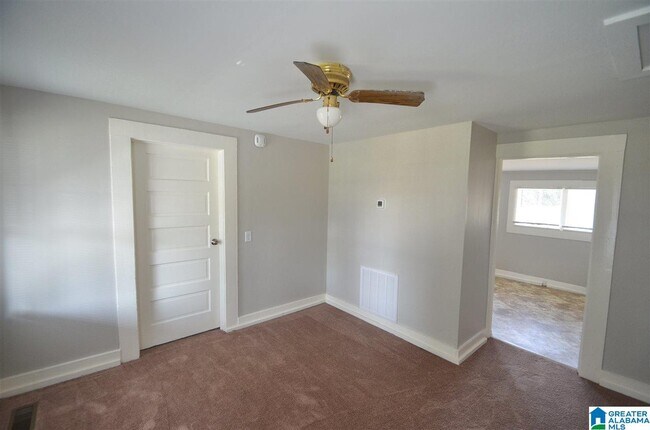 Building Photo - 642 S Parkell Ave