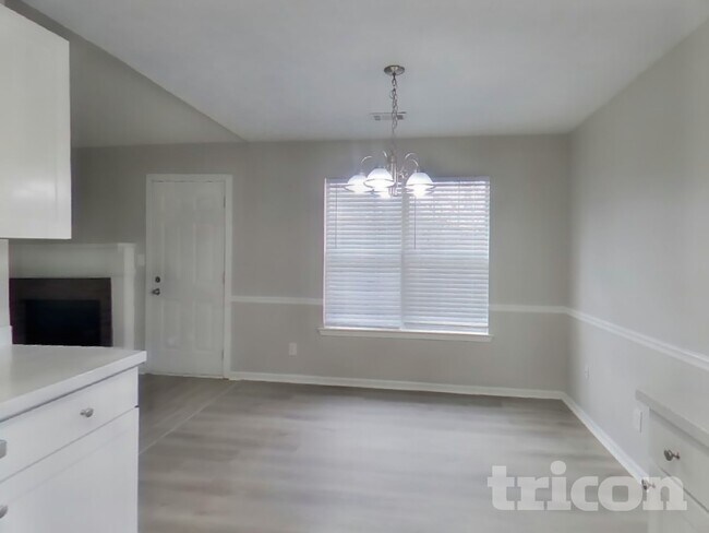 Foto del edificio - 10635 Pine Forest Ln