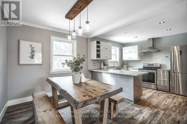 Building Photo - 6 Thirty First St