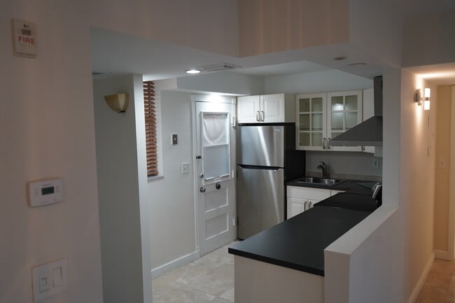 Foto del edificio - 2999 Point East Dr