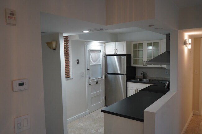 Building Photo - 2999 Point East Dr