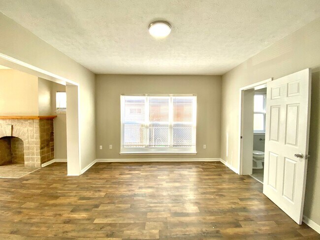 Foto del edificio - Lexington Place: New Year, New Home: 50% O...