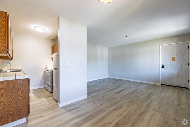 1BR, 1BA - 520SF - Living Room - 362 Alida Way