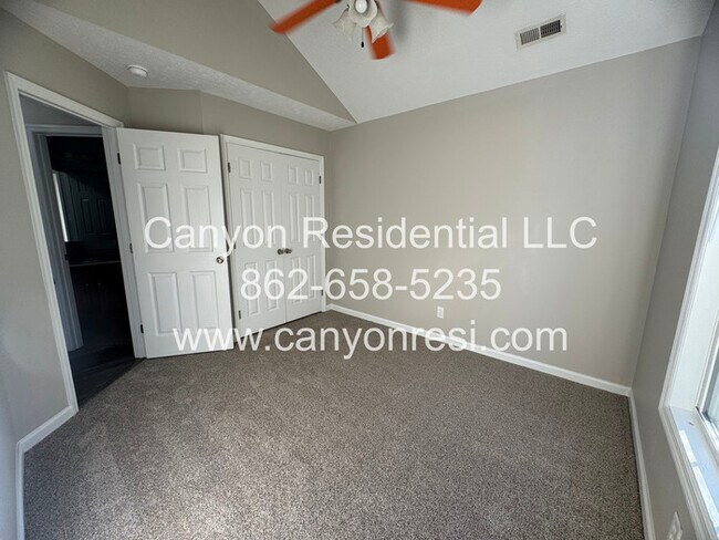 Foto del edificio - 109 Hayes Ct