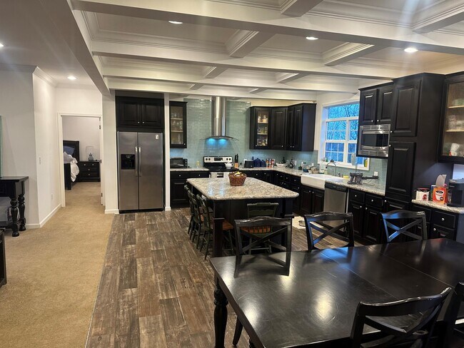 Foto del edificio - 519 Fishers Mill Rd