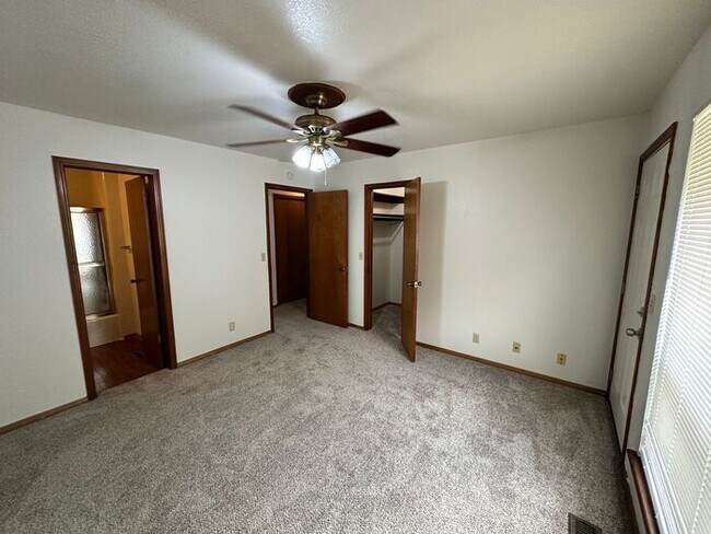Foto del edificio - Beautiful 3-Bedroom Duplex in the Heart of Norman!