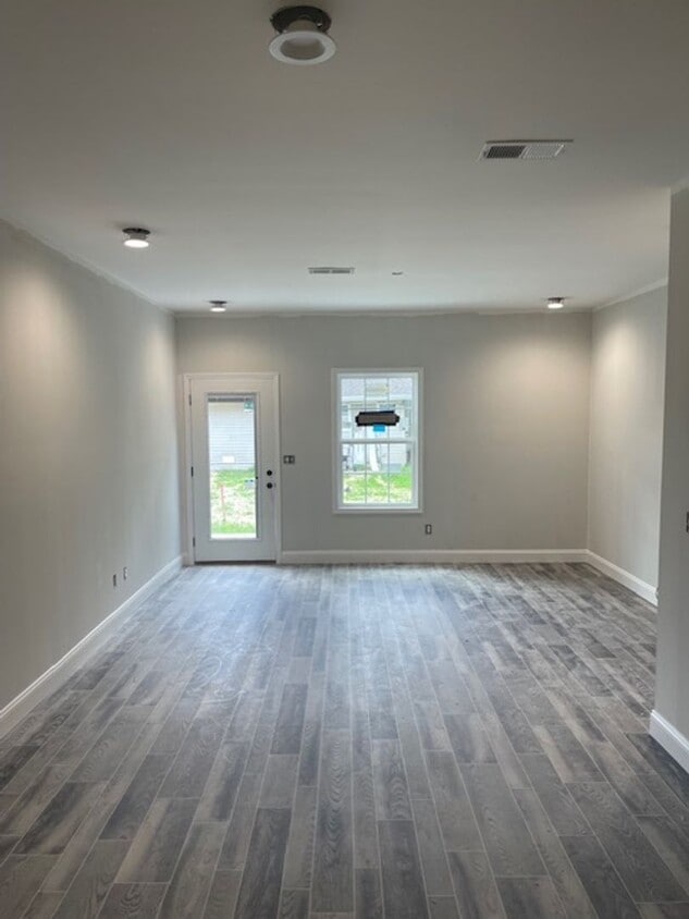 Building Photo - BRAND  NEW DUPLEX, GREAT LOCATION