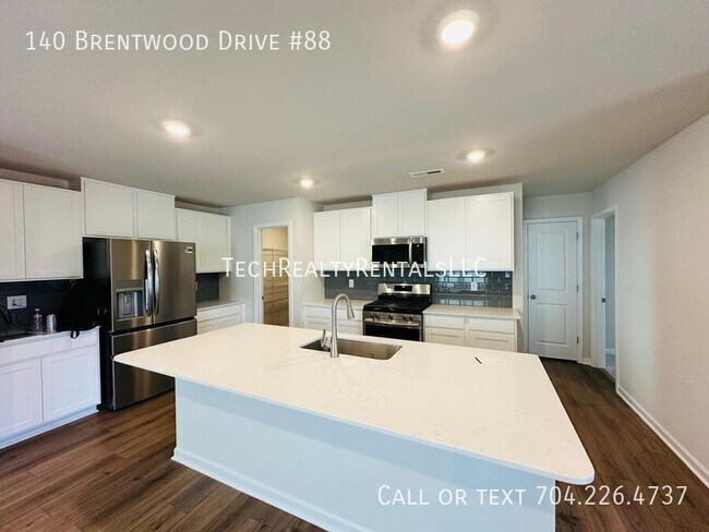 Building Photo - 140 Brentwood Dr