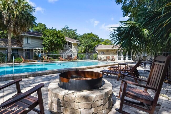 Foto del edificio - 101 Thousand Oaks Dr