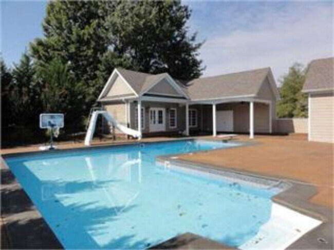 Building Photo - 4 Bedroom, 3 Bath House *Inground Pool*