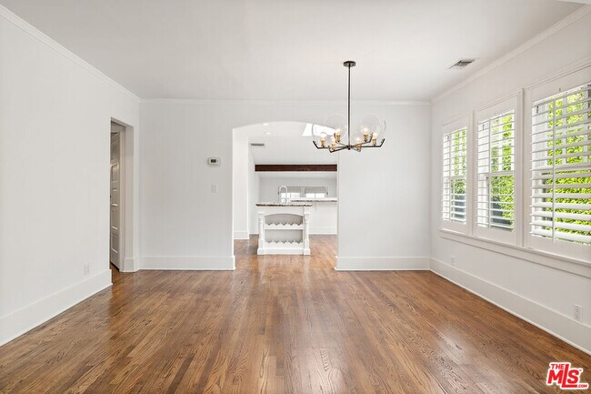 Foto del edificio - 521 Westbourne Dr