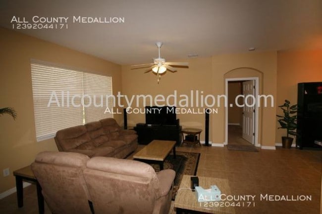Building Photo - 3 bedroom in North Fort Myers FL 33917