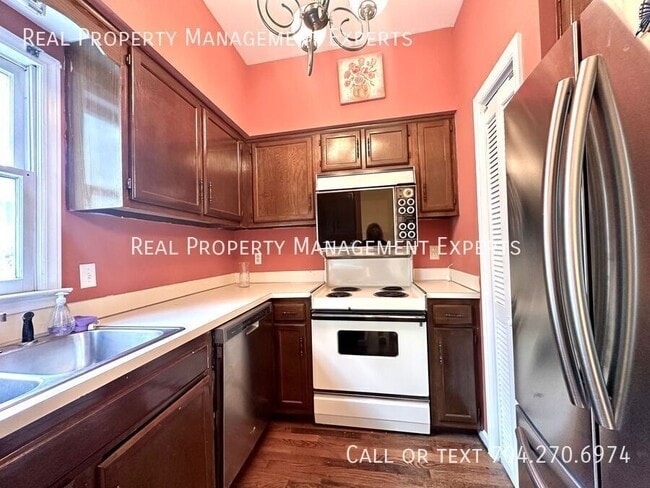 Photo - 310 W 10th St Townhome